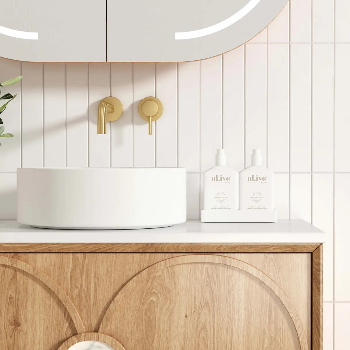 Close look on Laguna Wall Hung Vanity 900mm - Natural Oak top