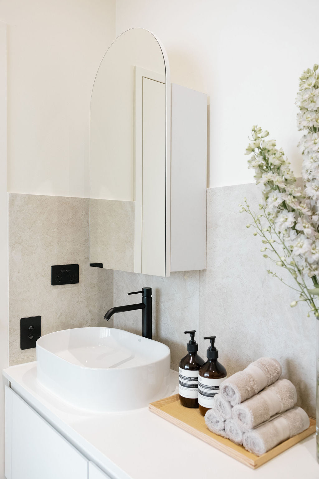 SYDNEY Basin Tall Mixer Black