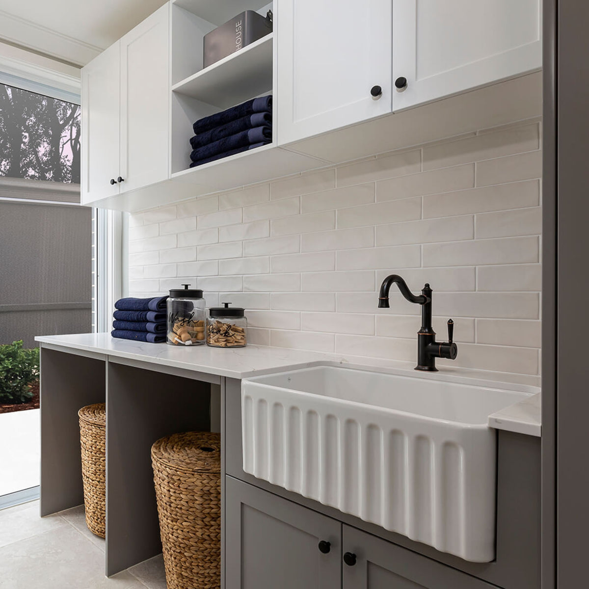 novi 75x46 fine fireclay white farmhouse sink